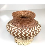 Vintage Hand Woven Two Tone Basket Planter Grass Wicker Round 4.5”H - $336.35 MXN