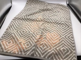 Max Studio Hand Towel Terry Diamond Pattern Gray White Salmon 26 x 16 NWOT - £10.79 GBP