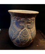 Vaso in pietra nera stile antico​ figure mistiche incise da Kerman - €276,10 EUR