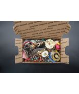 Vtg Craft Repair Costume Jewelry Lot USPS Small Flat Rate Box JL101925-16 - $274.23 MXN
