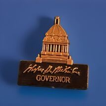 Kentucky Governor Wallace Wilkinson Lapel Tack Pin Plastic Collectable - $8.99