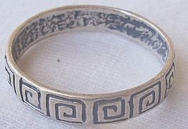 Silver band ring-unisex - $189.28 MXN