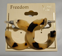 Freedom Brand Acrylic Oval Hoop Earrings Animal Print 1 Inch Post Back NEW - $13.07