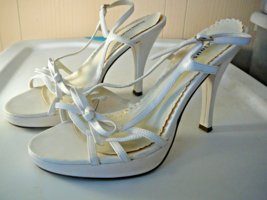 Women&#39;s Heels Size 8 1/2 Delicious White Strap Sling Back - $7.42