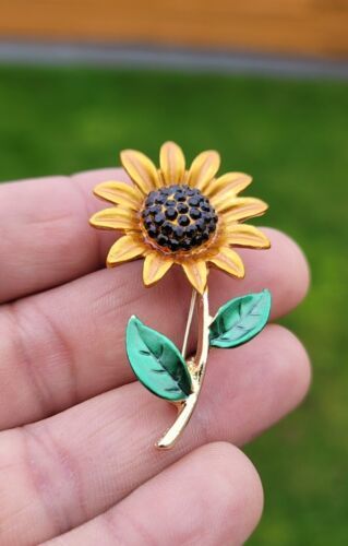 Primary image for Sun Flower Brooch Celebrity Valentines Day Pin Vintage Look Queen Broach S17 New