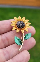 Sun Flower Brooch Celebrity Valentines Day Pin Vintage Look Queen Broach S17 New - £13.49 GBP