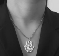 Hamsa Hand Pendant Necklace Kabbalah Amulet - Modern Good Luck Symbol Jewelry - £9.01 GBP