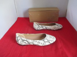 JOURNEE COLLECTION Comfort Ballet Kavn Flats $70  US Size 8 1/2 W - Snak... - $24.74