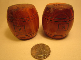 Vintage WOODEN Wood Salt &amp; Pepper Shaker Set TENNESSEE [Z230i] - £4.46 GBP