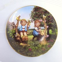 Danbury Mint M.J. Hummel 1989 Apple Tree Boy &amp; Girl 8&quot; Collectible Plate - £4.71 GBP