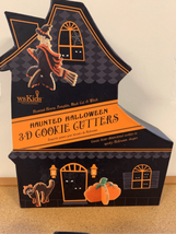 Halloween Cookie Cutters-WILLIAMS Sonoma 3-D Witch Cat Cauldron-Metal In Box - £9.89 GBP