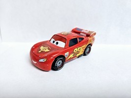 Disney Pixar Cars Original Lightning McQueen Piston Cup Diecast 1:55 V2797 - £7.72 GBP