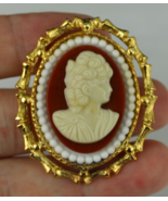 1950&#39;s vintage cameo brooch Portrait gold tone brass Victorian Lady Pin ... - $60.33 CAD