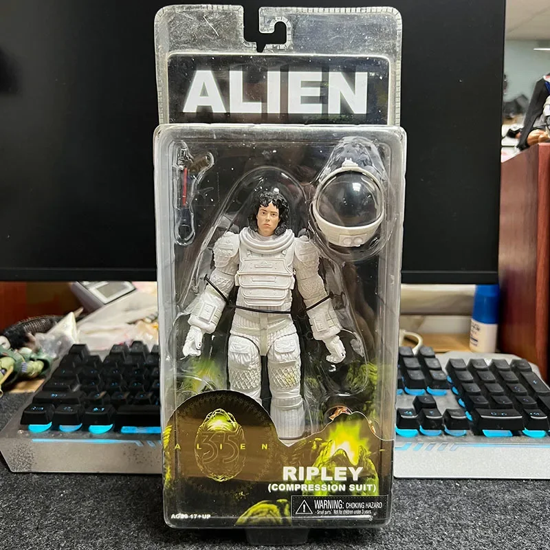 Neca New Genuine First Edition Original Alien Mother Ripley Aerospace Sp... - $118.76
