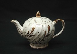 Old Vintage 2639 Ellgreave Tea Pot w Lid Gold Leaves &amp; Trim w Swirl Body... - $39.59