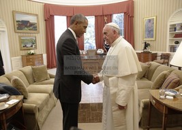 President Barack Obama And Pope Francis Shaking Hands Oval Office 5X7 Photo - £7.49 GBP