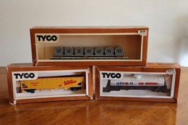 Lot of 3 Tyco Box Car Flat Car + Tanker Union 76 + Hopper Union Pacific ... - $16.15
