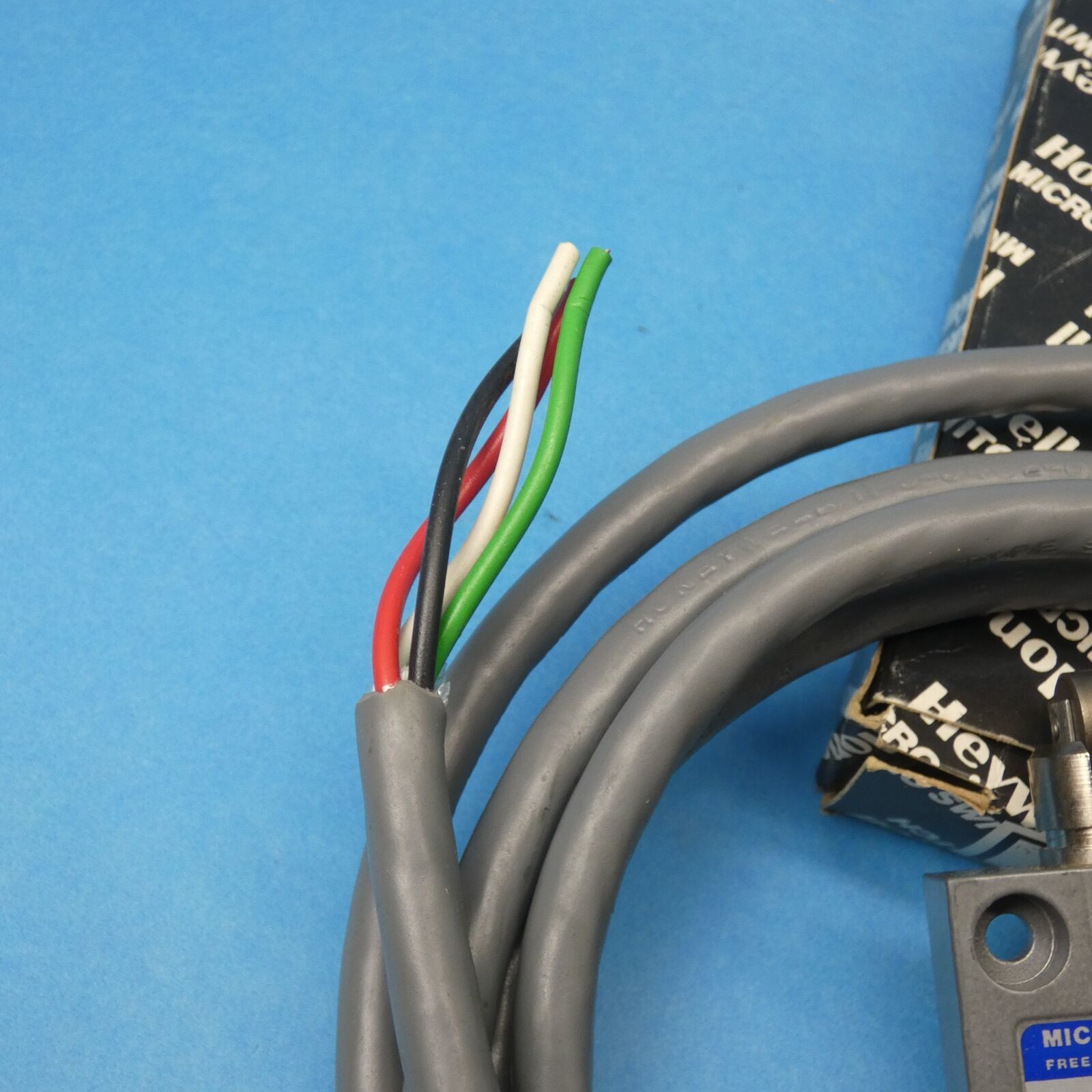 Honeywell Micro Switch 914CE3-6AK Cross Roller Plunger Limit Switch Pre-Wired Item image 3