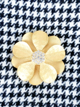 Premier Designs Women&#39;s Flower Brooch Pin Sparkle Goldtone - £10.12 GBP