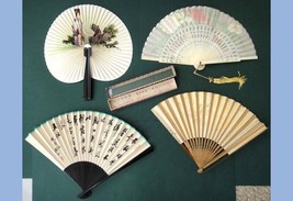 Lot Vintage 4 Fans Paper Wood Silk Sandalwood + Box Oriental Handpainted - £30.82 GBP