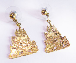 Rare Excalibur Castle  Hotel Casino Las Vegsa Pierced Costume Gold Earrings - £15.68 GBP