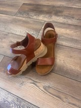 Pierre Dumas Women&#39;s Wanda Sandal Whiskey Brown - $665.24 MXN