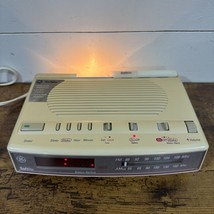 Vintage General Electric GE White Softlite Alarm Clock Radio 7-4657A Night Light - £19.99 GBP