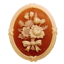 Avon Cameo Silhouette Scatter Pin 1 1/2&quot; Lucite Lapel Brooch 3D Floral 1... - $279.86 MXN
