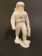 Vintage Louis Marx Astronaut White 5.75" Plastic Toy Figure with Carry C... - $9.90