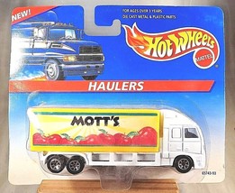 1997 Hot Wheels Haulers MOTT&#39;S APPLESAUCE White/Yellow w/Chrome 7 Spoke Wheels - $14.50