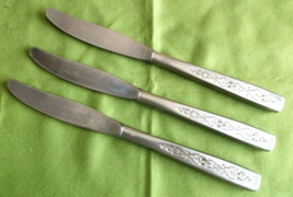 International Decorator Stainless Rose Lace Pattern 3 Dinner Knives  8&quot; #43291* - £10.11 GBP