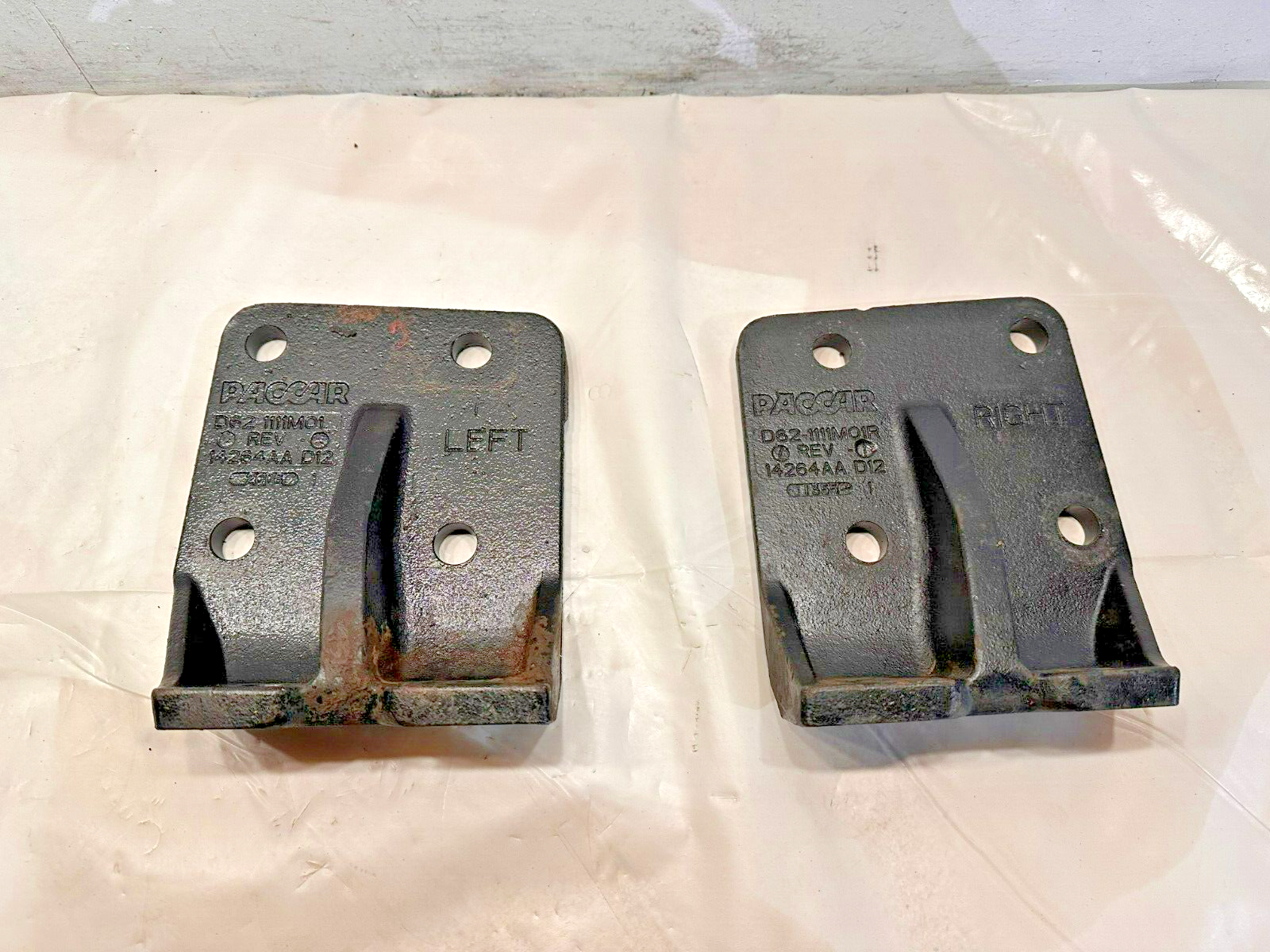 2 x Paccar MX13 Diesel Engine Mount Left Right 14264AAD12 OEM - $214.70
