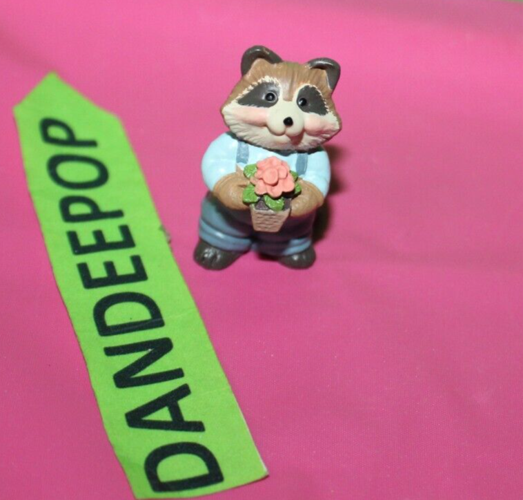 Raccoon W/ Flower Merry Mini Keepsakes 1994 Figurine Hallmark QSM8087 Miniature - £15.49 GBP