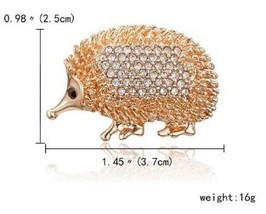 Stunning Diamonte Gold Plated Vintage Look Hedgehog Christmas Brooch Cake PIN C1 - £8.44 GBP