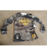 Nwt Garçon Officiel NBA la Lakers Manches Longues Camouflage Haut M 10 - $32.46 CAD