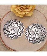 Western Cowgirl Textured Silver Flower Concho Dangle Earrings - €12,72 EUR