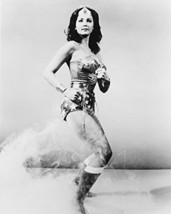 Wonder Woman Lynda Carter In Action Leggy 16X20 Canvas Giclee - £55.94 GBP