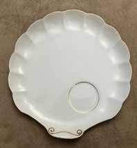 Vintage Interco Chicago Brand | White Ceramic Clamshell Plate with Gold Trim - £15.60 GBP