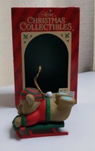 GIBSON CHRISTMAS COLLECTIBLES TEDDY HUGGLESBIE SERIES SLED RIDE ORNMENT - $7.90