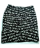 White House Black Market A Line Skirt Size 2 Floral Crisscross Black White - $32.06 CAD