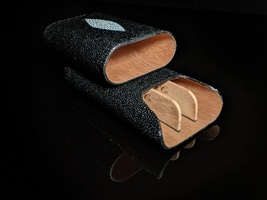 Brizard and Co. - The "Show Band" 3 Cigar Case - Stingray Black image 7