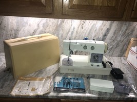 Montgomery Ward Uht J276 Sewing Machine W Case &amp; Extra Parts-VERY Rare Vintage - £466.01 GBP