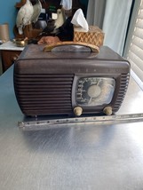 Tube Radio Zenith Bakelite 1940s 11 x 6.5 x 6.5 inches working  - $300.00