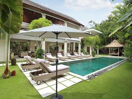 Giant 9ft Frozen Dew Umbrella - $94.99