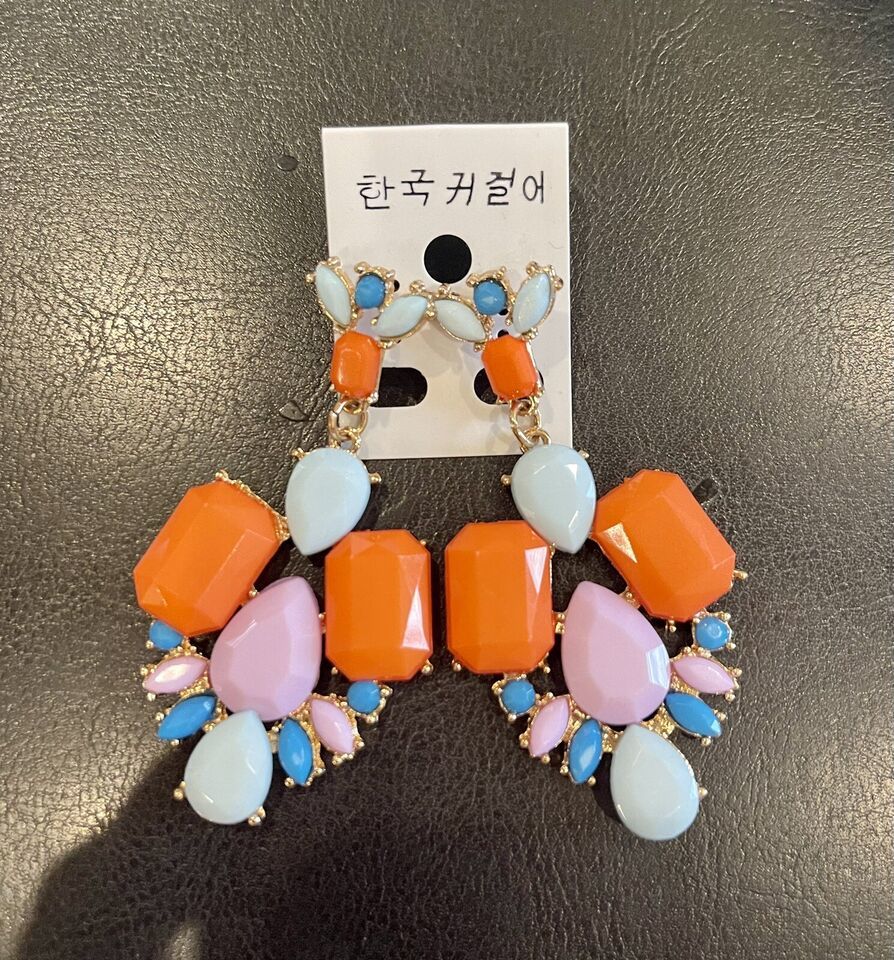 Beautiful Chandelier Drop Dangle Fashion Earrings Gold Tone (Made in Korea) NWT - $12.00