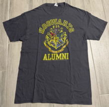 Harry Potter Short Sleeve Gray T-Shirt Hogwarts Alumni Size M 100% Cotto... - $10.98