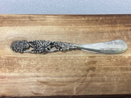 Vintage Cheese Spreader Silverplate Ornate Grape Cluster Handle 5 1/2in&quot; - $7.61