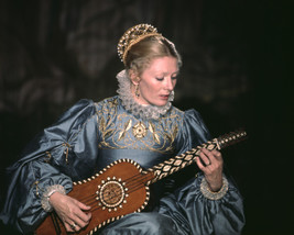 Vanessa Redgrave In Mary, Queen Of Scots As Mary Stuart Playing Mandolin 16X20 C - £54.92 GBP