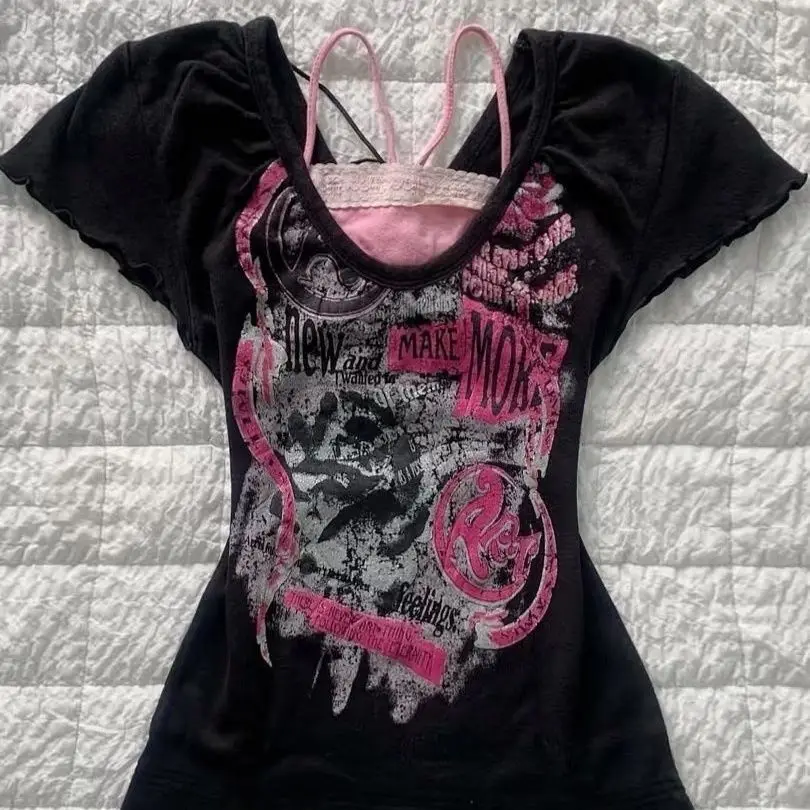 Y2K Vintage Black Two Piece T-shirt - $365.88 MXN