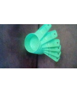 Tupperware Vintage 6 piece Yellow Measuring Cups Green EUC - $22.00